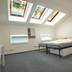 Mai Bohemia Hostel And Apartment Praga